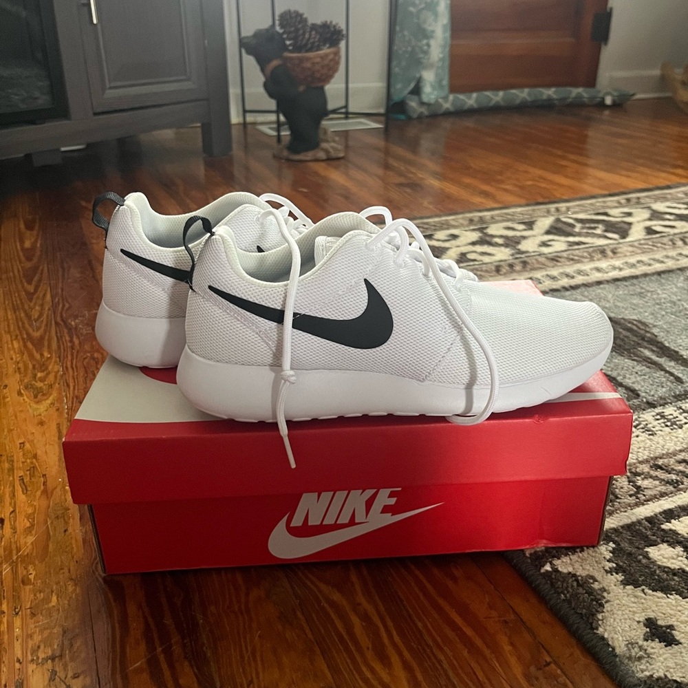 Nike Roshe One White and Black Sneakers